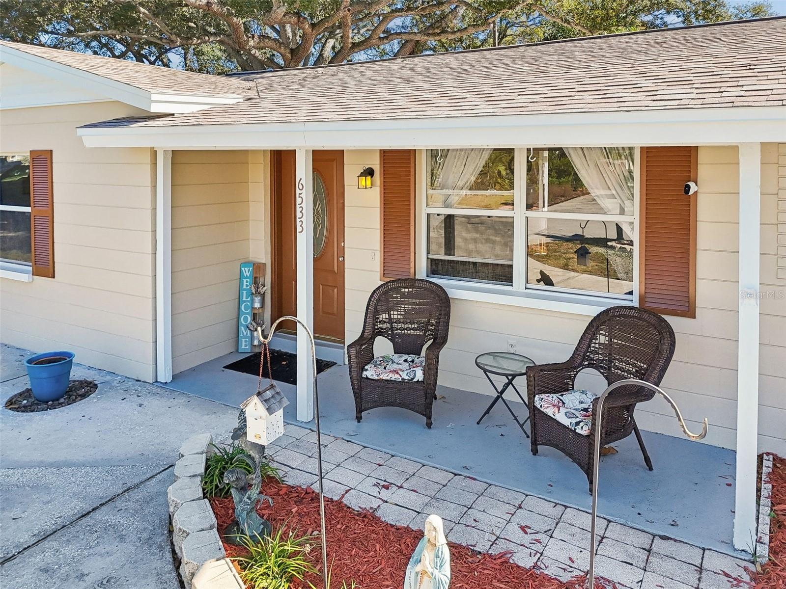 Listing photo id 5 for 6533 26th Street N