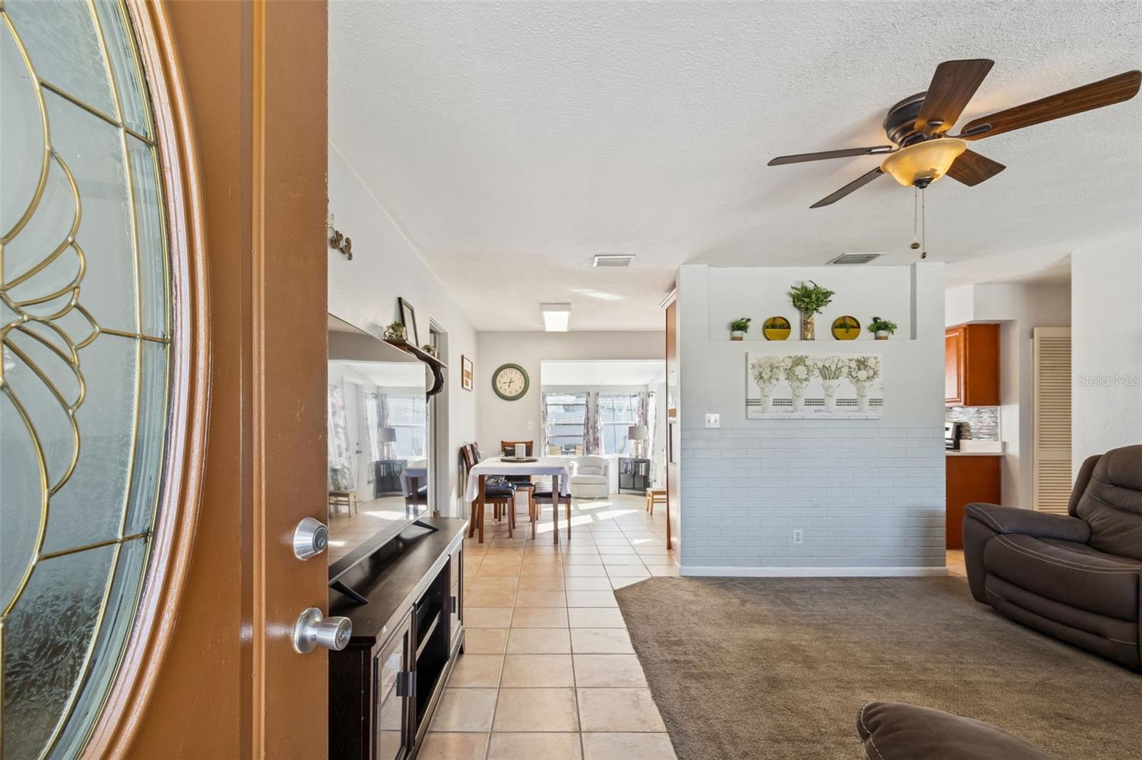 Listing photo id 6 for 6533 26th Street N