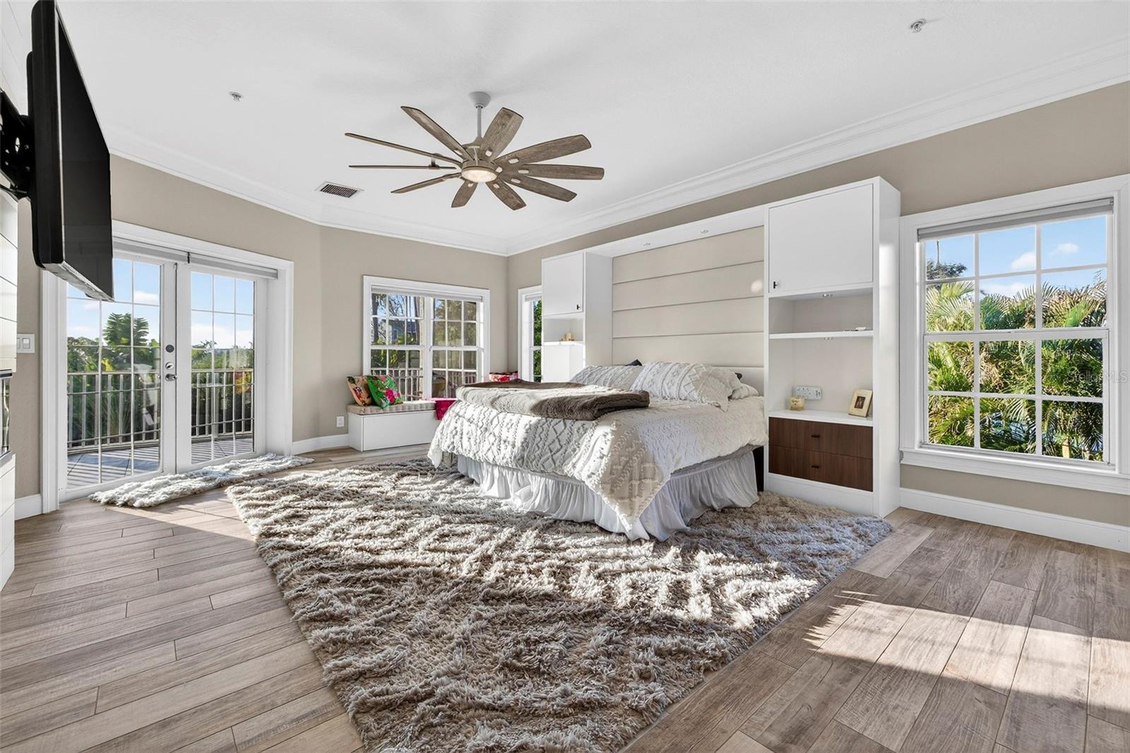 Image 17 of 68 For 8880 Commodore Drive