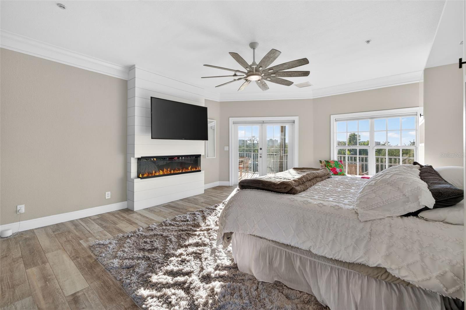 Image 18 of 68 For 8880 Commodore Drive