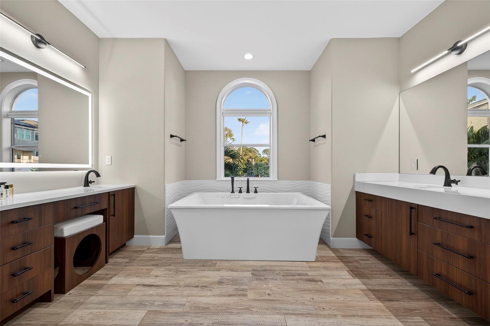 Image 19 of 68 For 8880 Commodore Drive