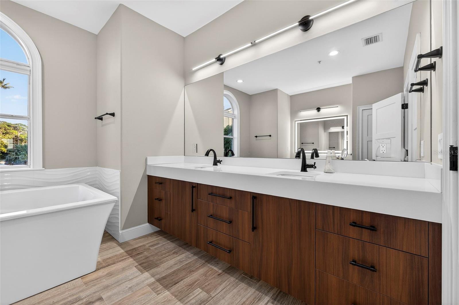 Image 20 of 68 For 8880 Commodore Drive