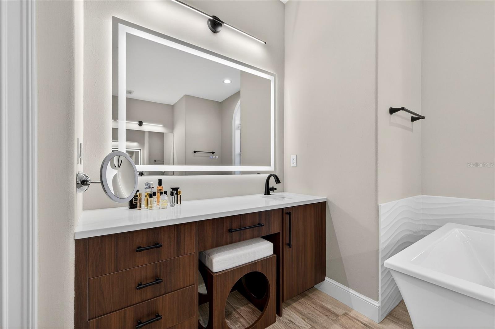 Image 21 of 68 For 8880 Commodore Drive