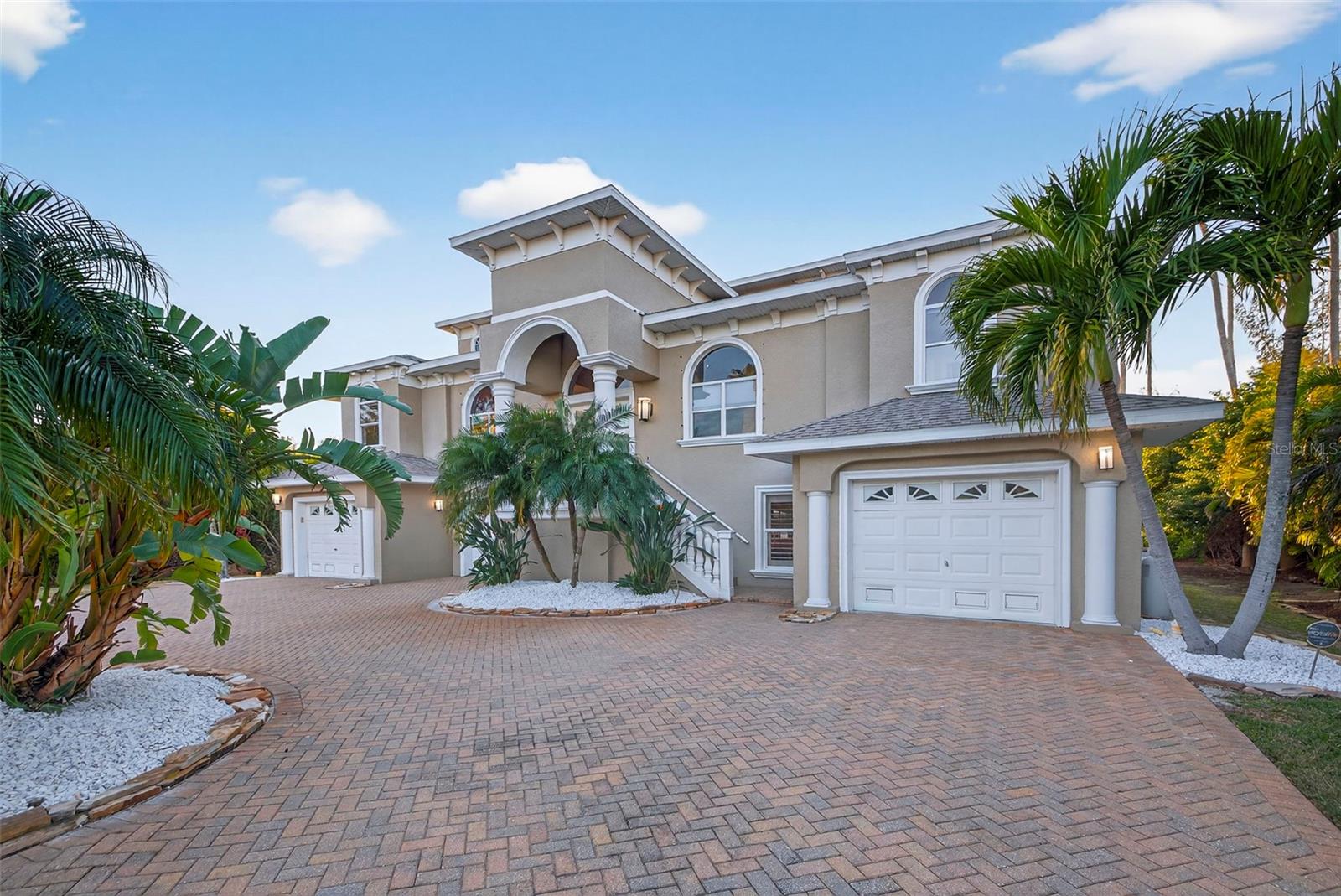 Image 4 of 68 For 8880 Commodore Drive