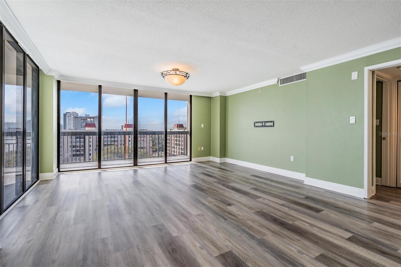 Image 15 of 36 For 2413 Bayshore Boulevard 1004