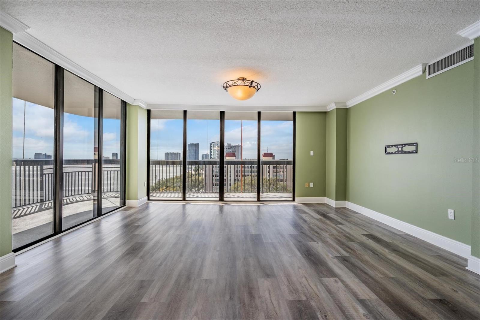 Image 16 of 36 For 2413 Bayshore Boulevard 1004