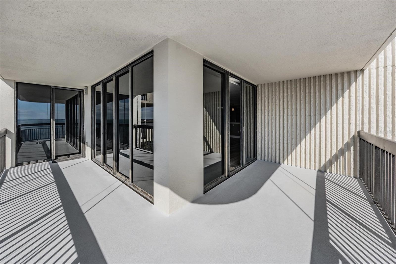 Image 18 of 36 For 2413 Bayshore Boulevard 1004