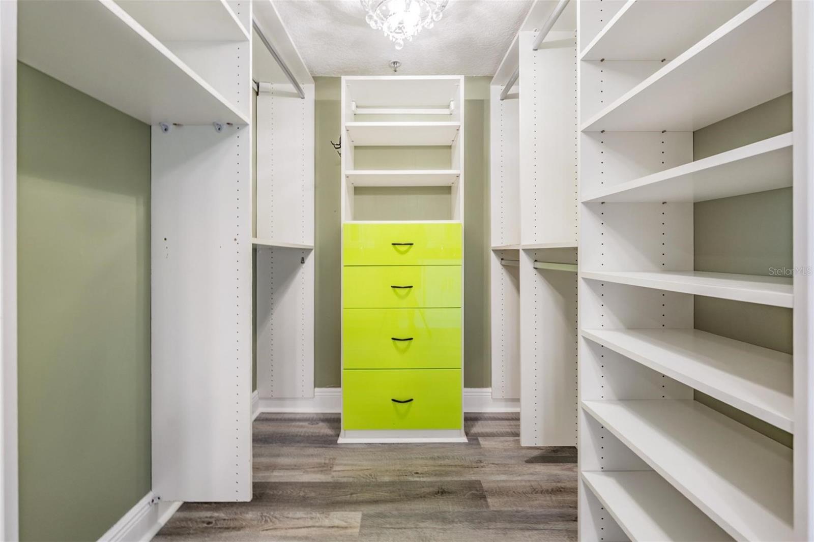 Image 25 of 36 For 2413 Bayshore Boulevard 1004