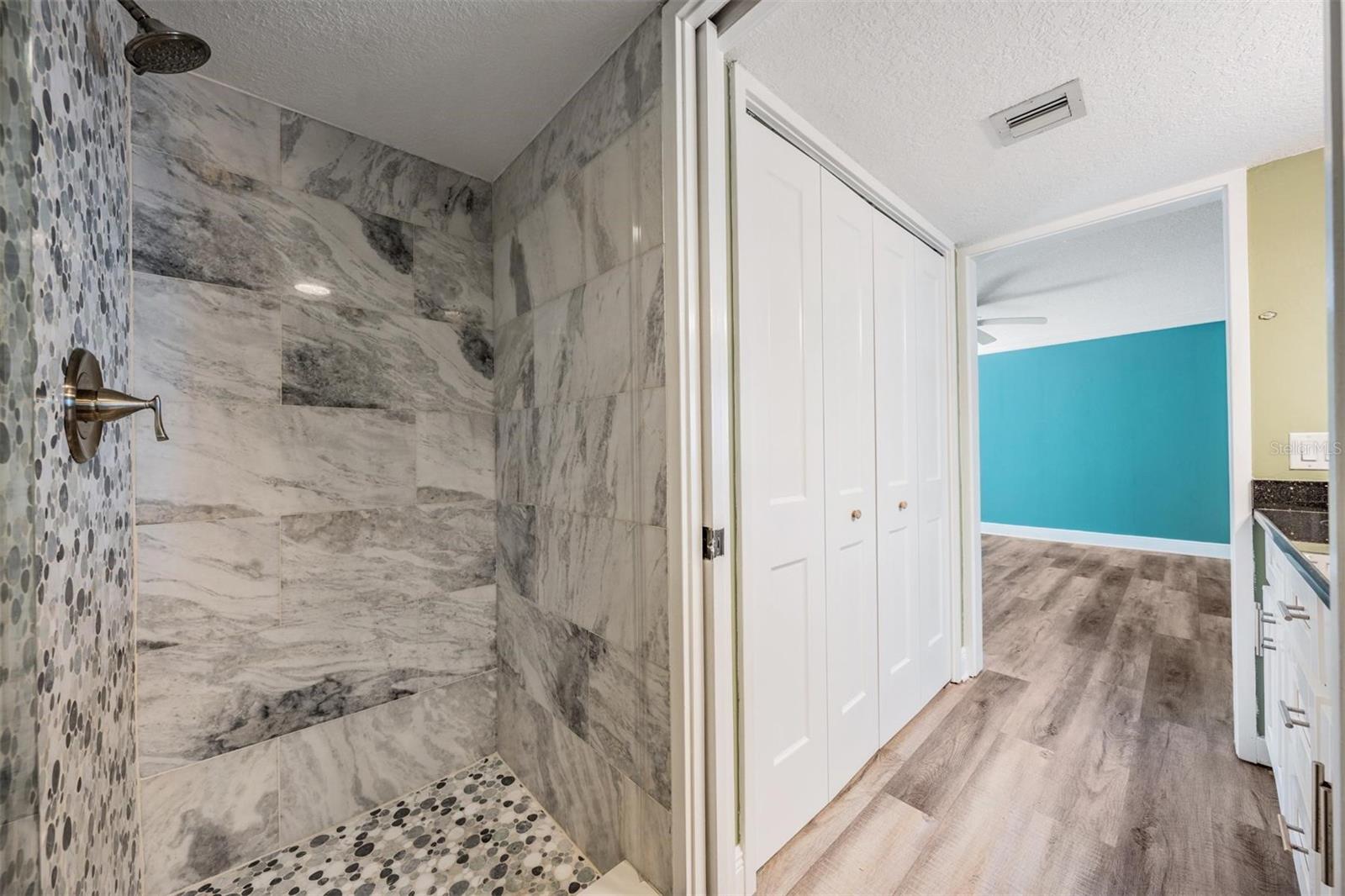 Image 28 of 36 For 2413 Bayshore Boulevard 1004