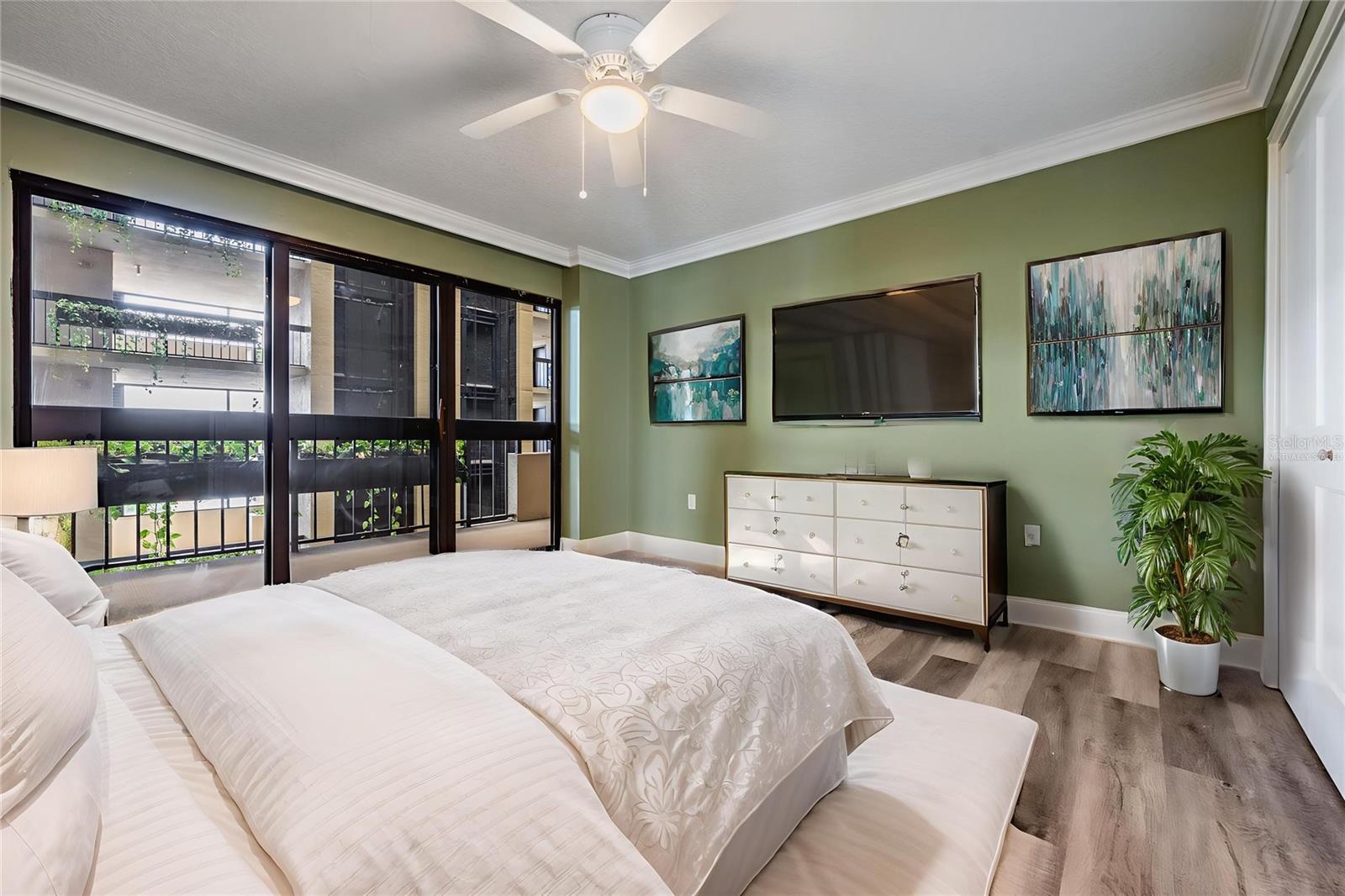 Image 29 of 36 For 2413 Bayshore Boulevard 1004