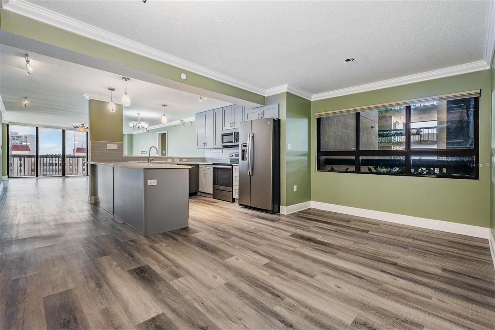 Image 5 of 36 For 2413 Bayshore Boulevard 1004