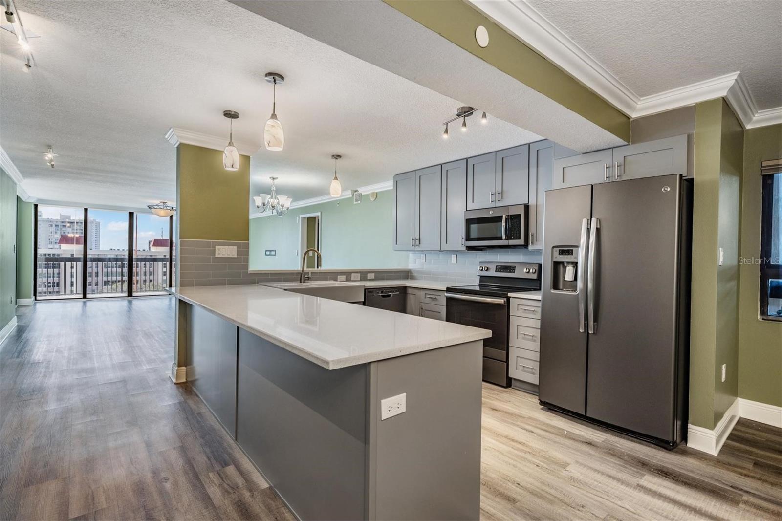 Image 7 of 36 For 2413 Bayshore Boulevard 1004