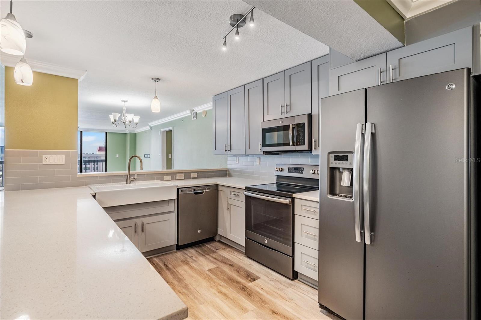 Image 8 of 36 For 2413 Bayshore Boulevard 1004