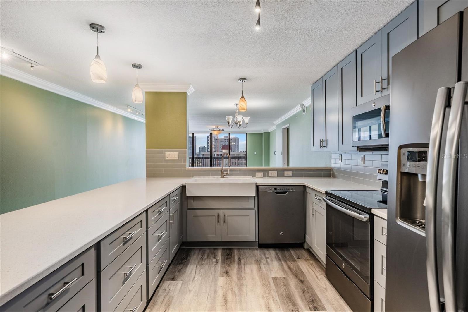 Image 9 of 36 For 2413 Bayshore Boulevard 1004