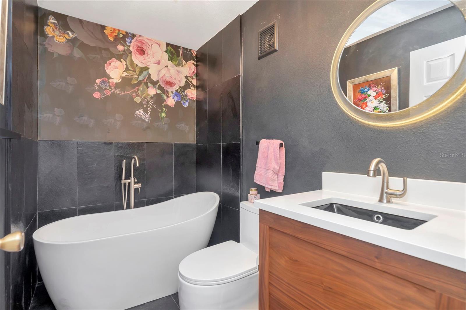 Image 22 of 44 For 14767 Seminole Trail