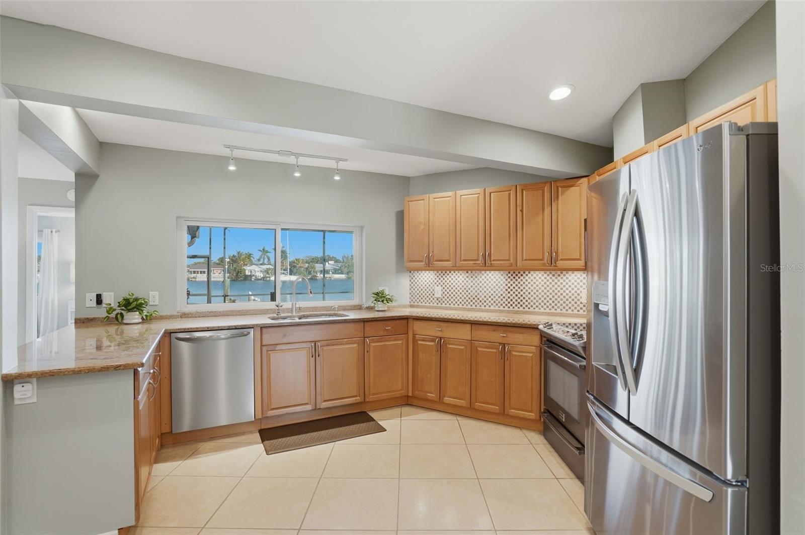 Image 17 of 55 For 2316 Shore Drive Se