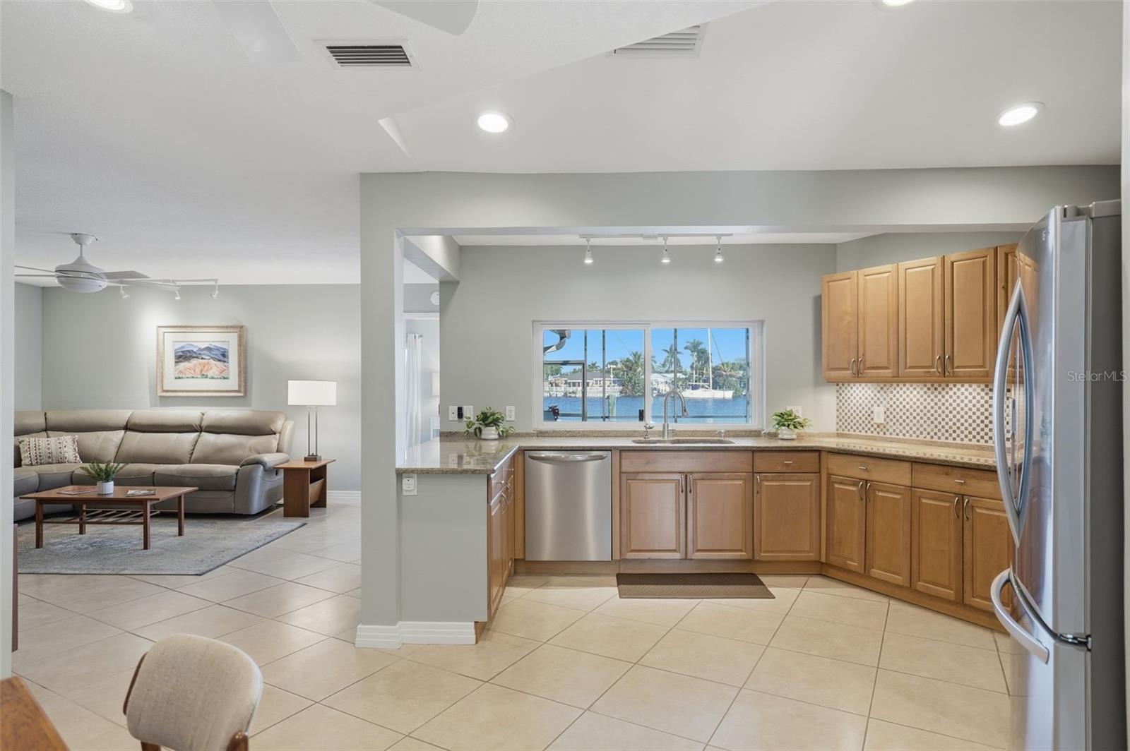 Image 18 of 55 For 2316 Shore Drive Se