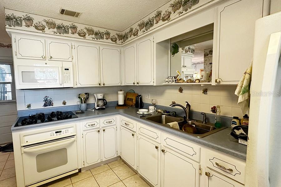 Image 9 of 20 For 9811 Lily Street N 246