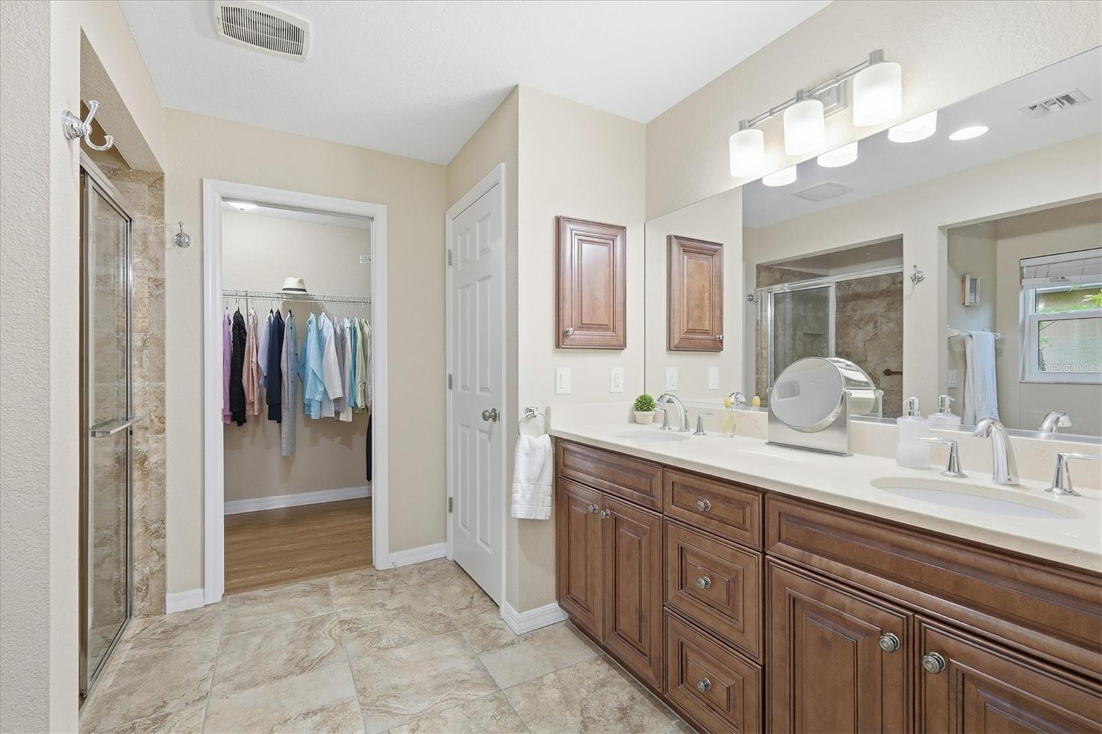 Image 18 of 38 For 12710 Lake Side Drive