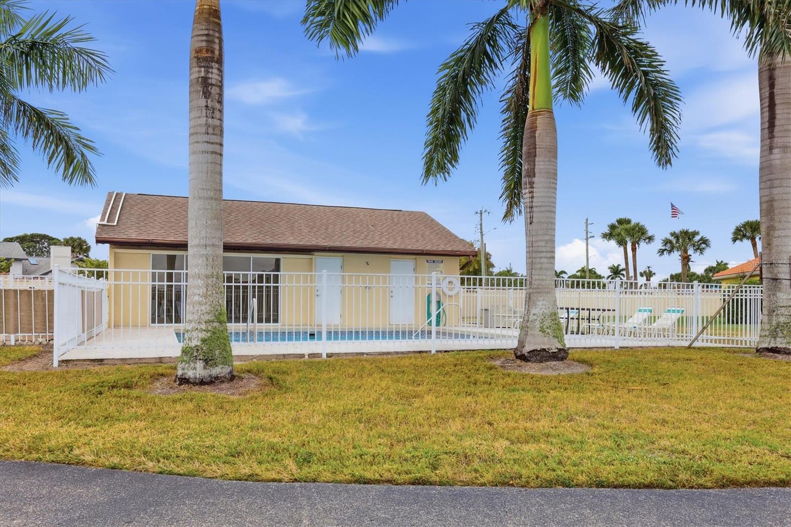 Image 31 of 38 For 12710 Lake Side Drive