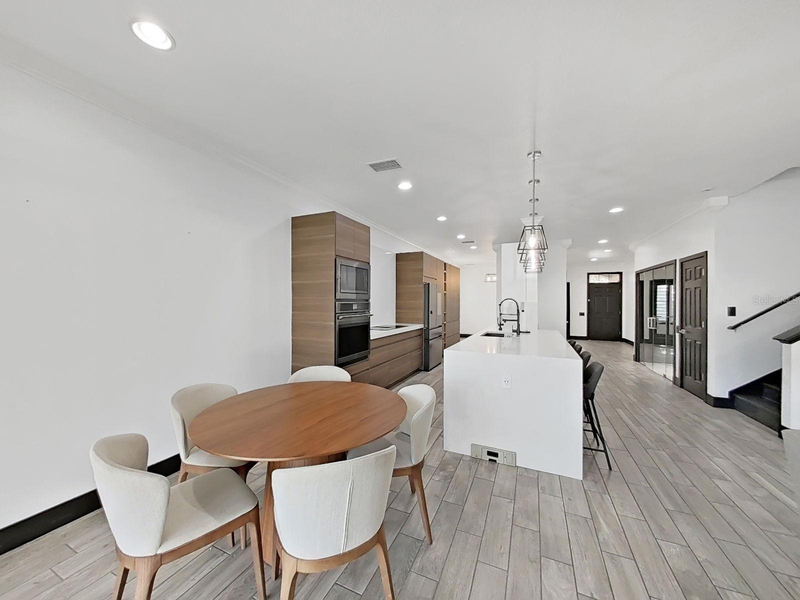 Image 16 of 49 For 2202 Landside Drive