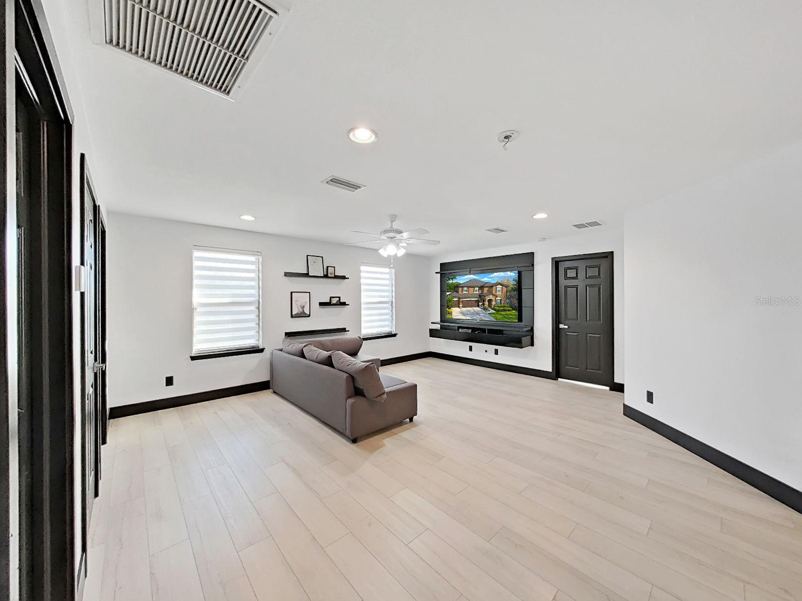 Image 31 of 49 For 2202 Landside Drive