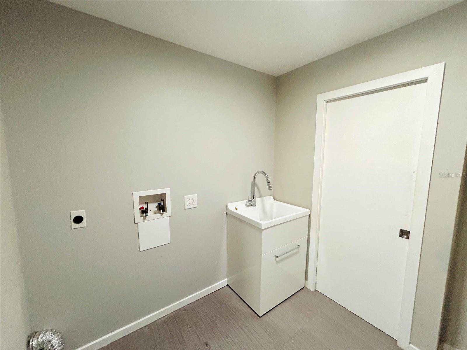 Image 41 of 43 For 7516 Sanibel Circle