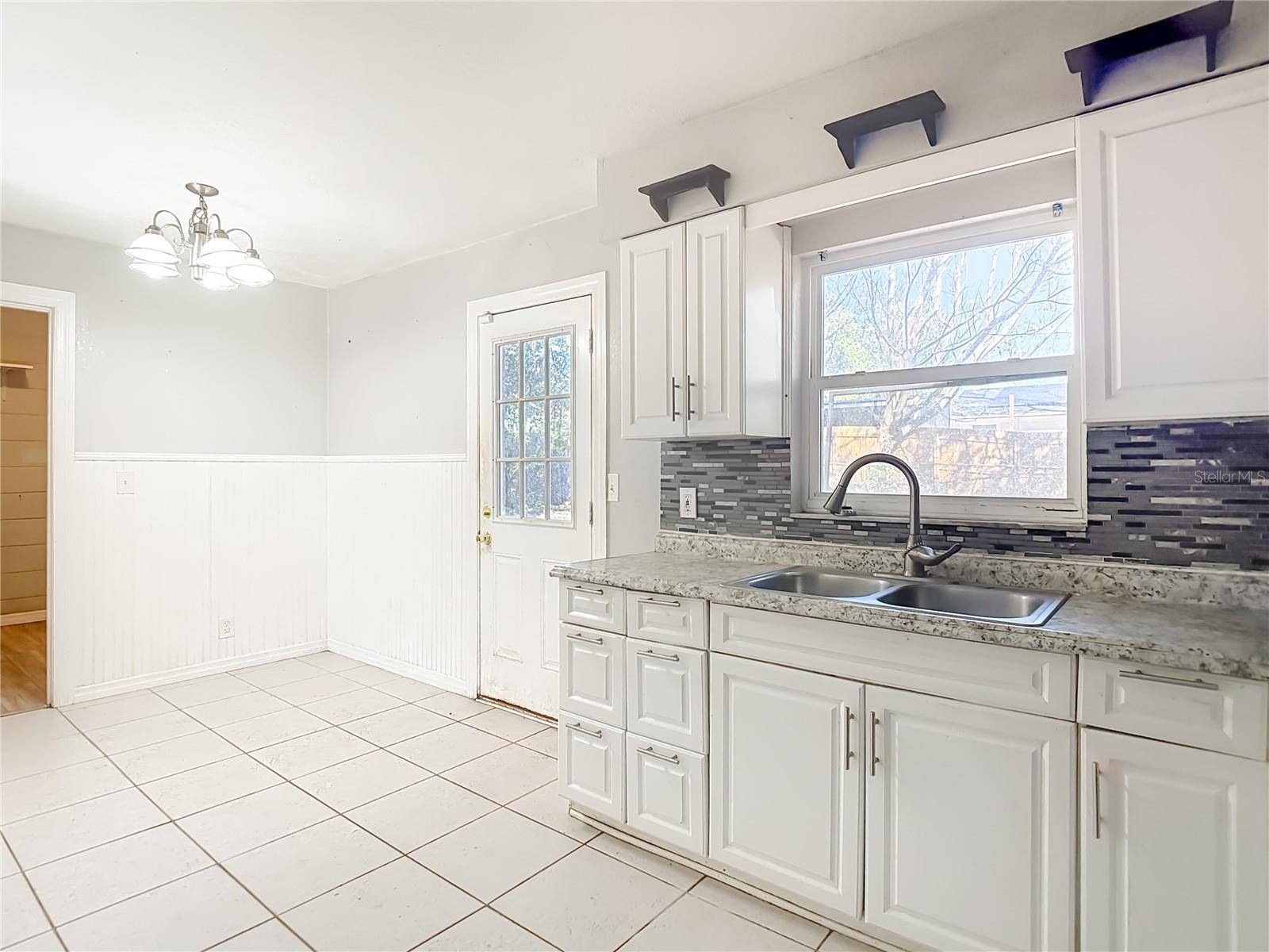 Image 17 of 46 For 27183 Thorncrest Avenue