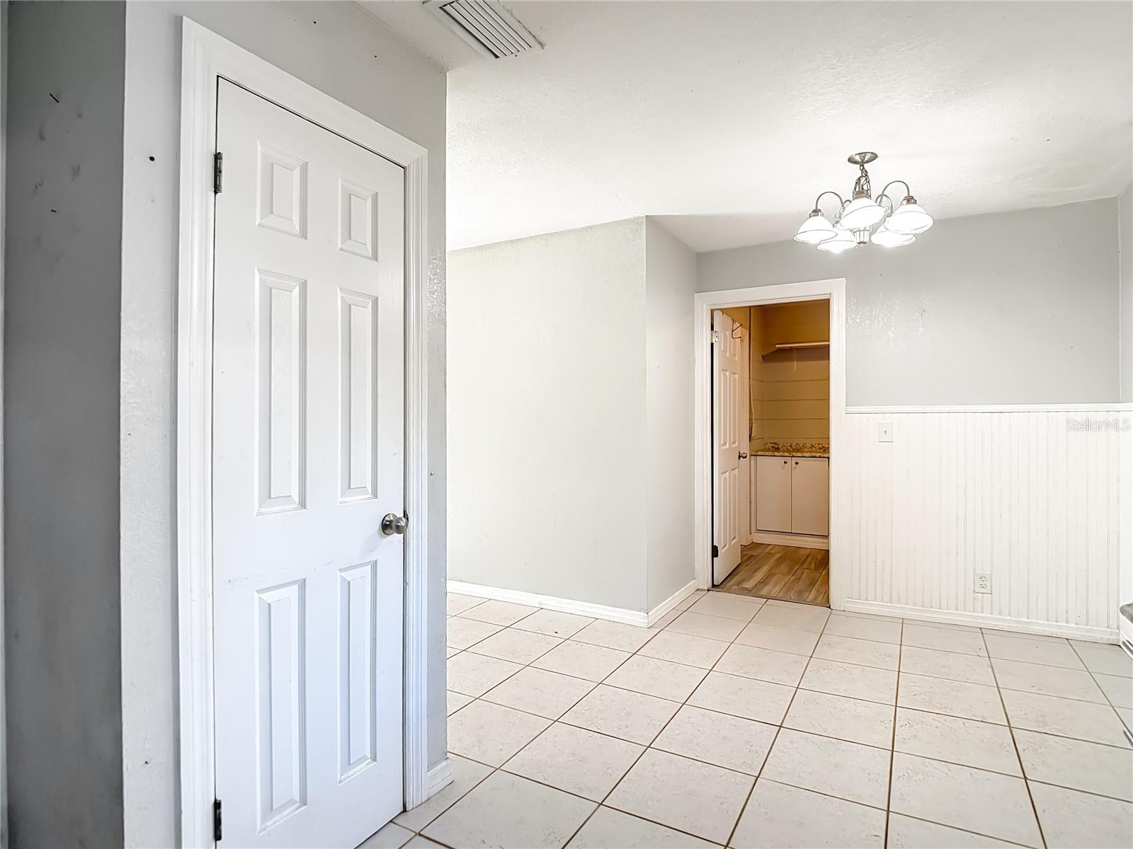 Image 18 of 46 For 27183 Thorncrest Avenue