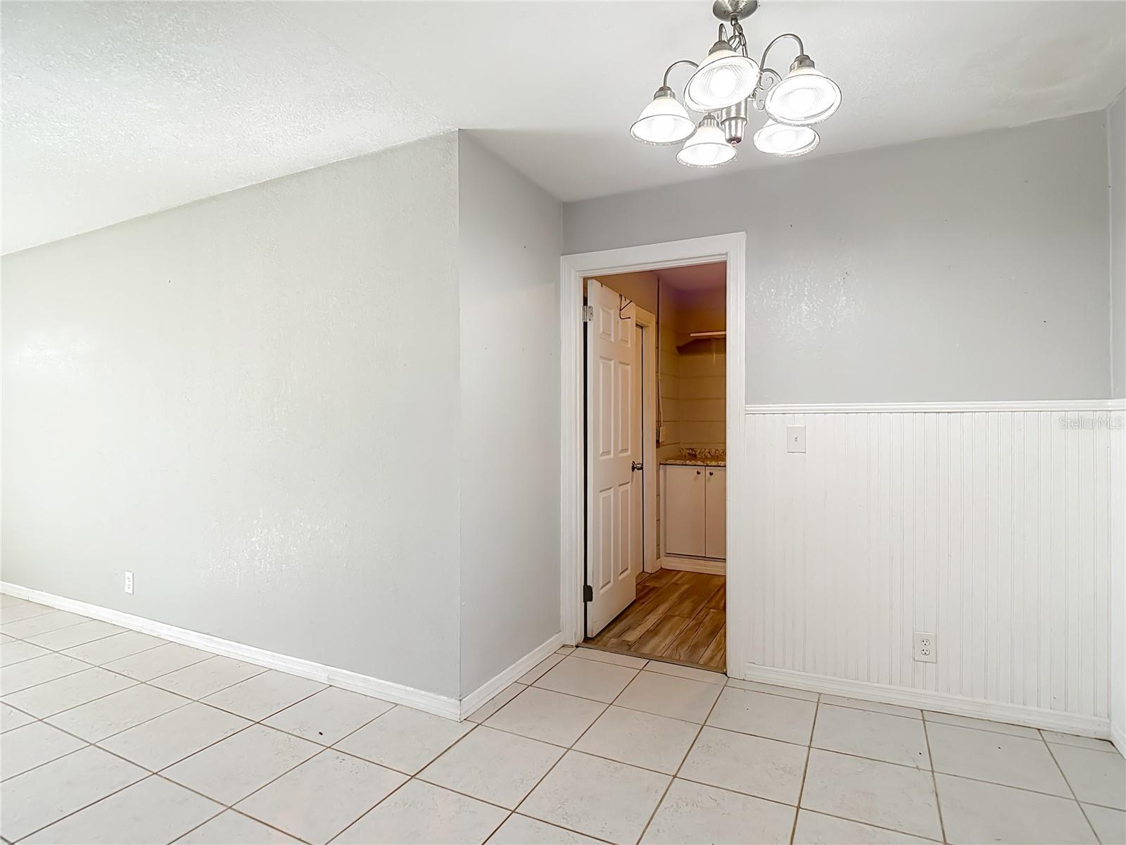 Image 19 of 46 For 27183 Thorncrest Avenue