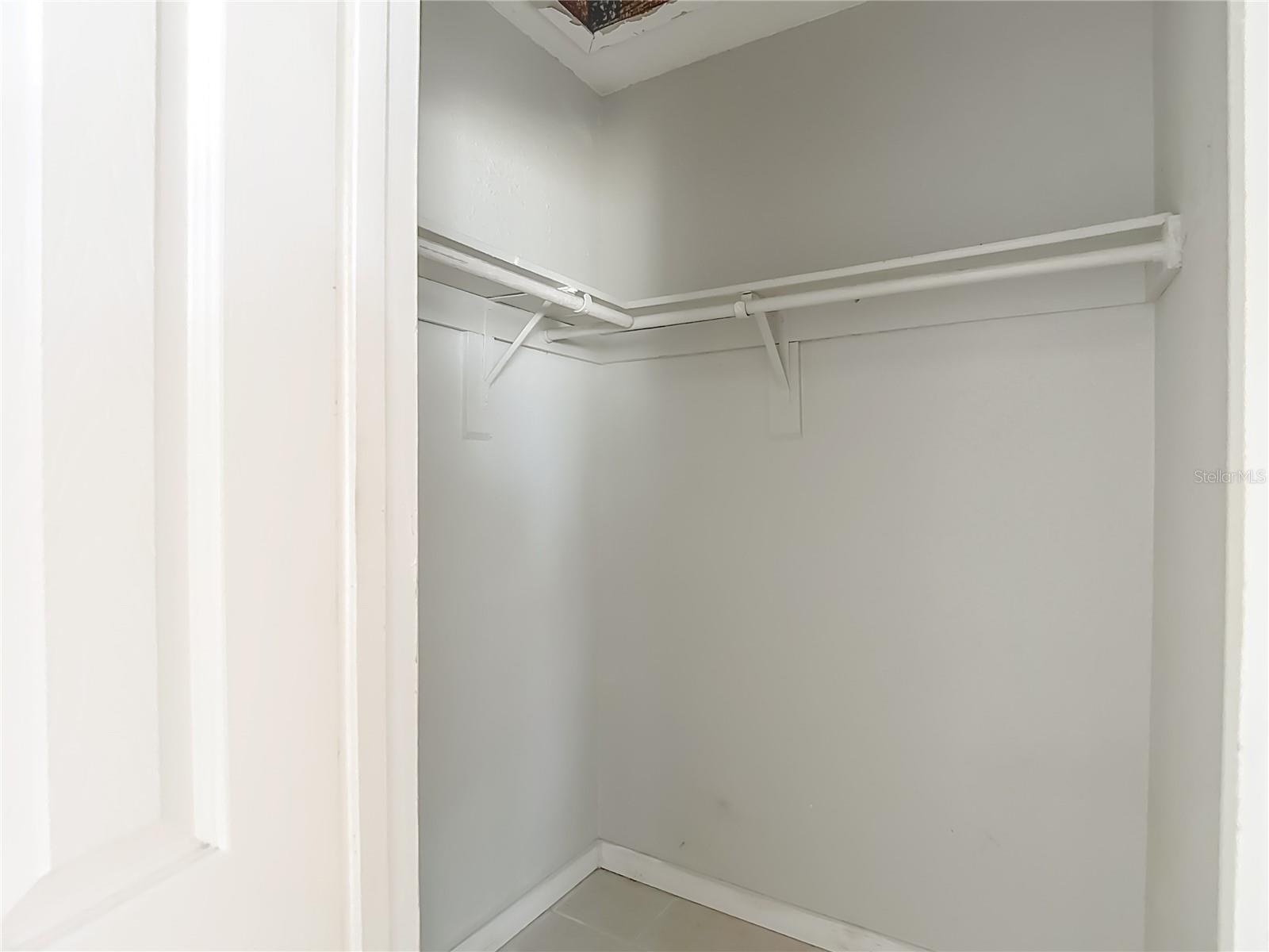 Image 36 of 46 For 27183 Thorncrest Avenue