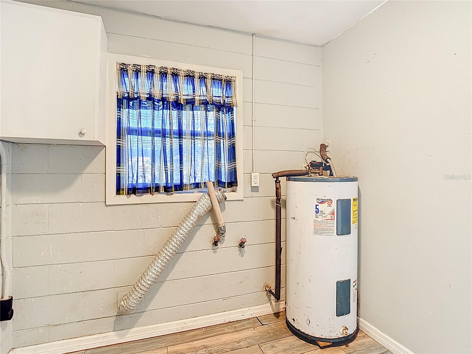 Image 38 of 46 For 27183 Thorncrest Avenue