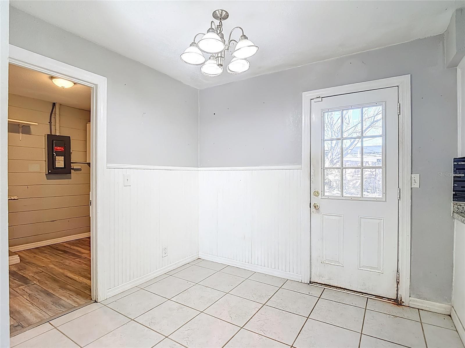 Image 39 of 46 For 27183 Thorncrest Avenue