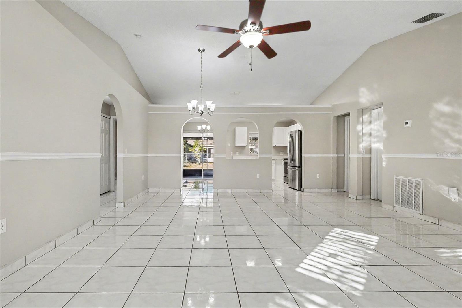 Image 5 of 25 For 1117 Roan Court