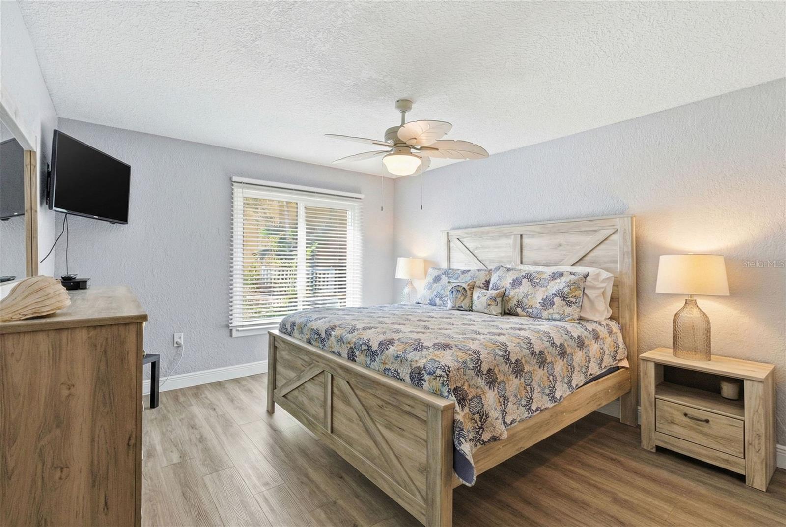 Image 20 of 48 For 3775 40th Lane S G