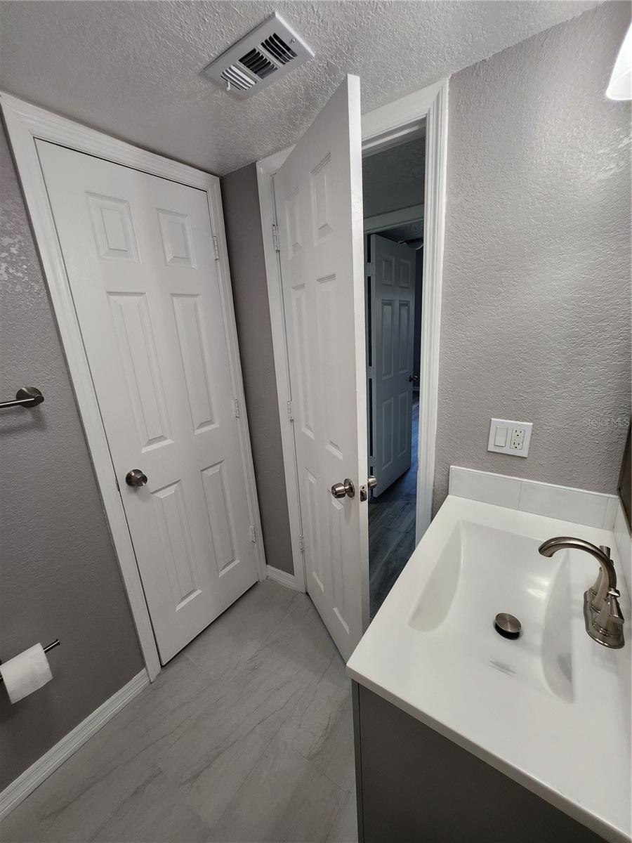 Image 16 of 38 For 5541 Bay Boulevard 403