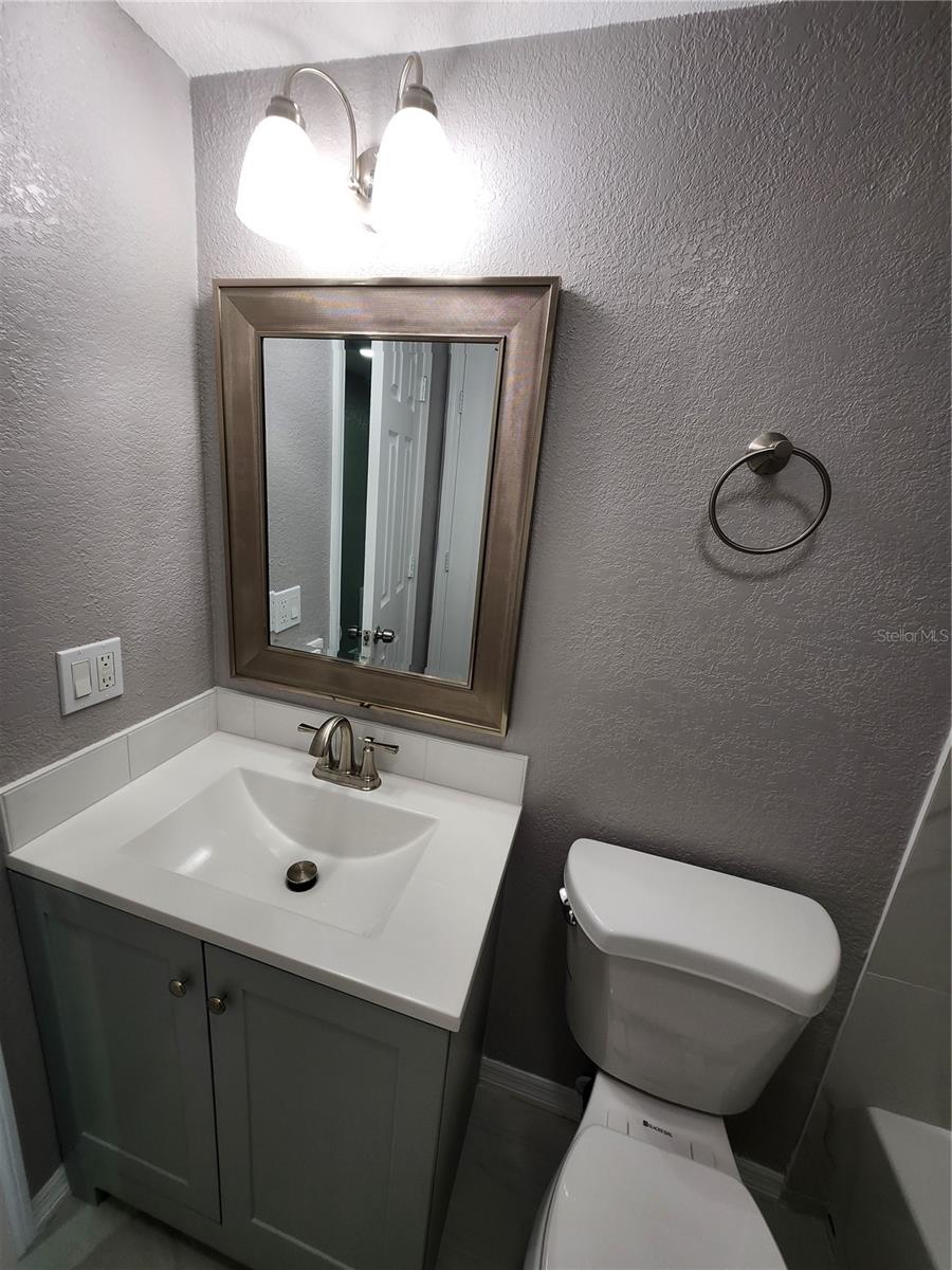 Image 20 of 38 For 5541 Bay Boulevard 403