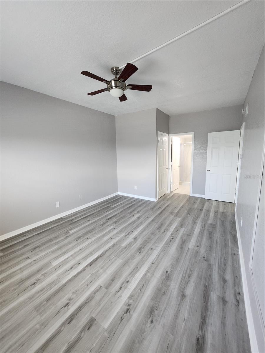 Image 22 of 38 For 5541 Bay Boulevard 403