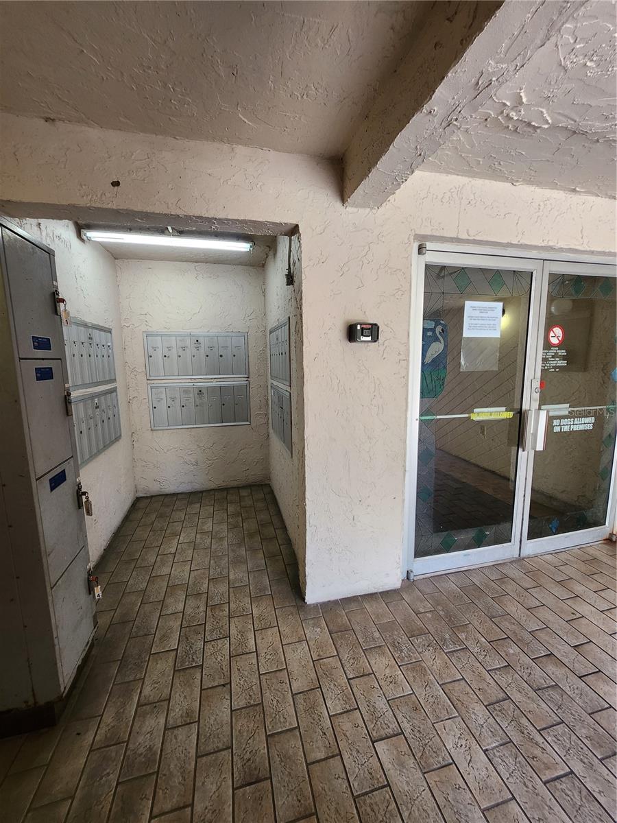 Image 31 of 38 For 5541 Bay Boulevard 403