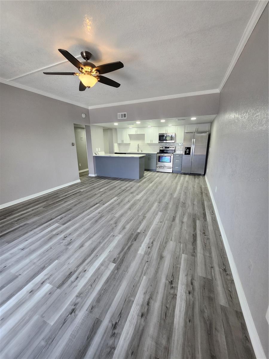 Image 4 of 38 For 5541 Bay Boulevard 403