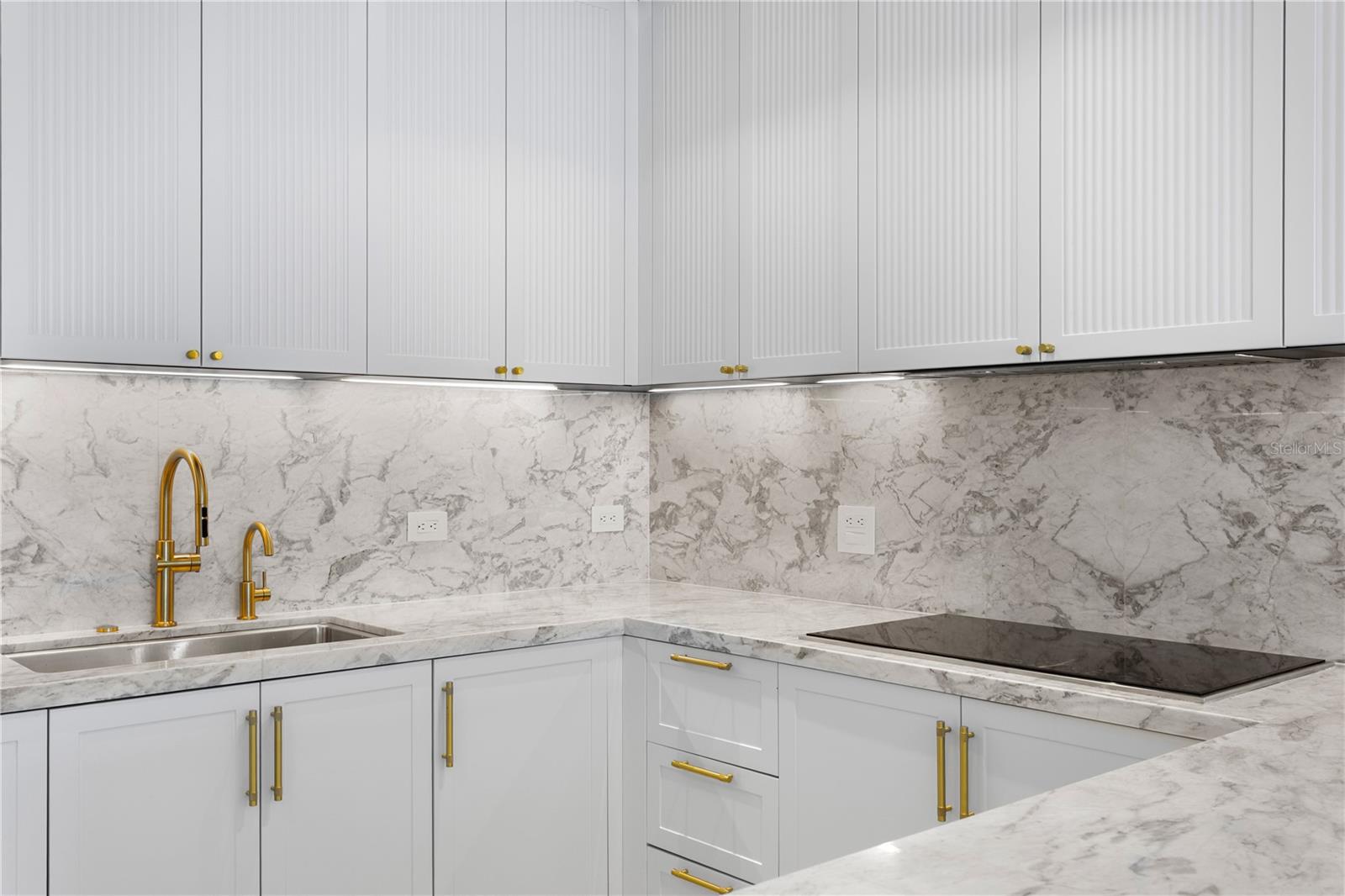 Image 11 of 93 For 3015 Ysabella Avenue 2301