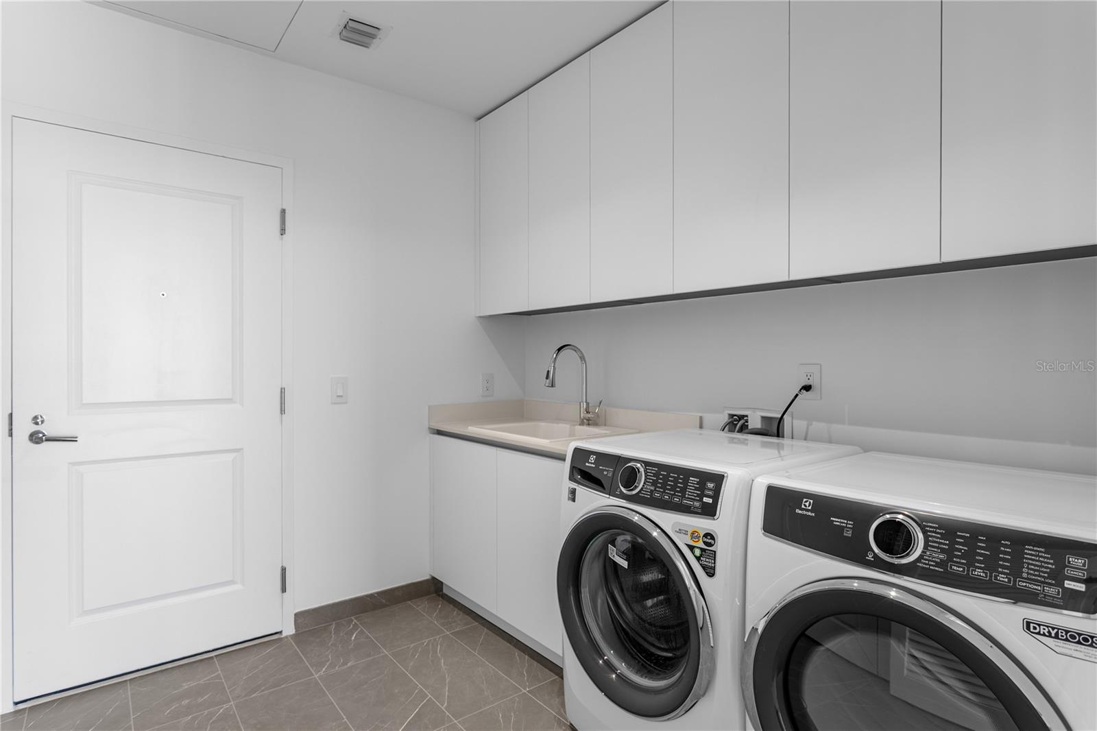 Image 41 of 93 For 3015 Ysabella Avenue 2301