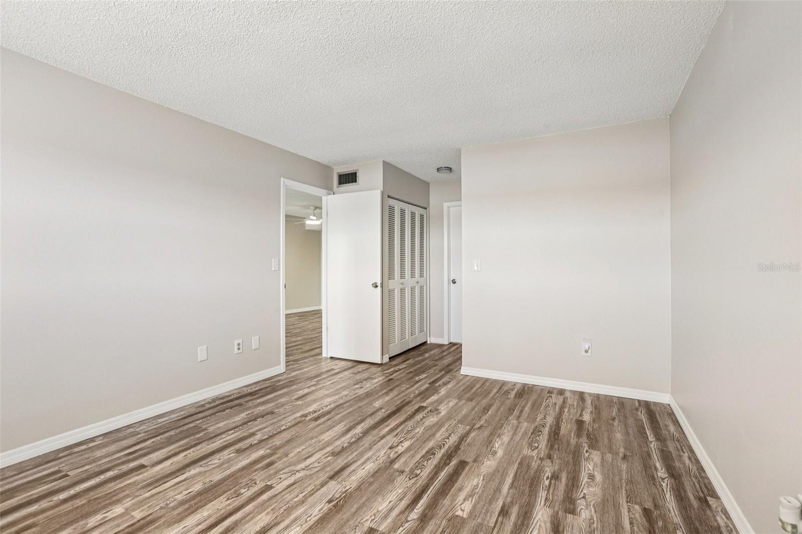 Image 23 of 36 For 11120 Carriage Hill Drive 1