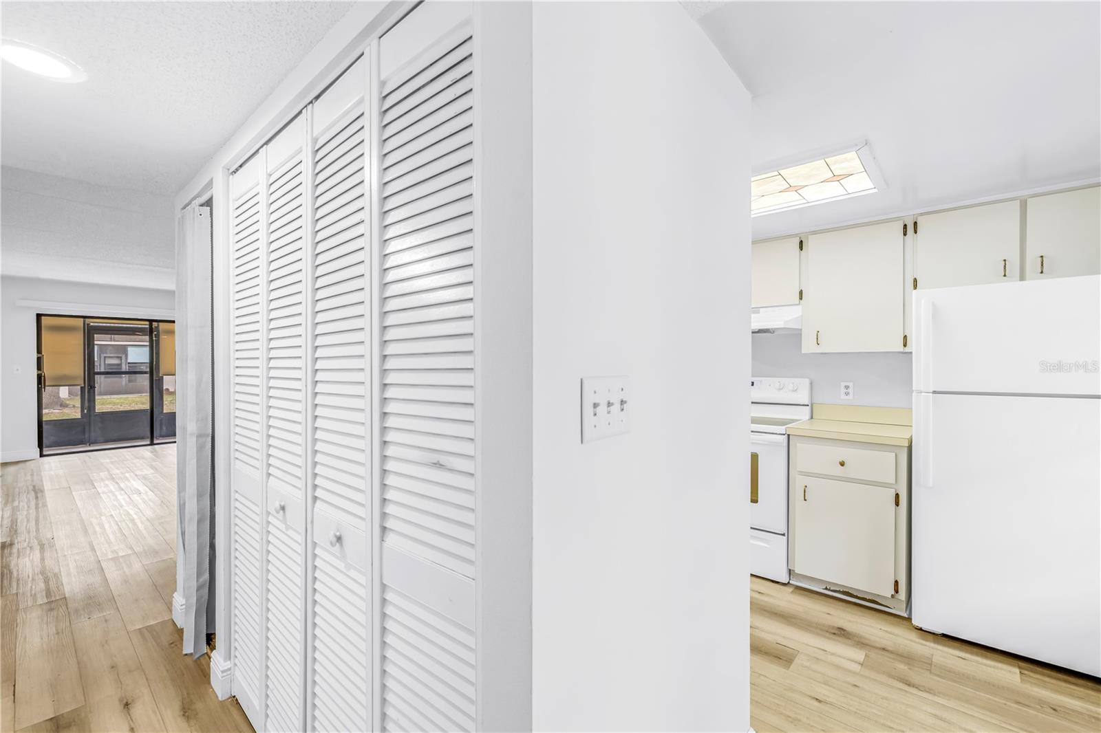 Image 6 of 29 For 2255 62nd Avenue N 2102