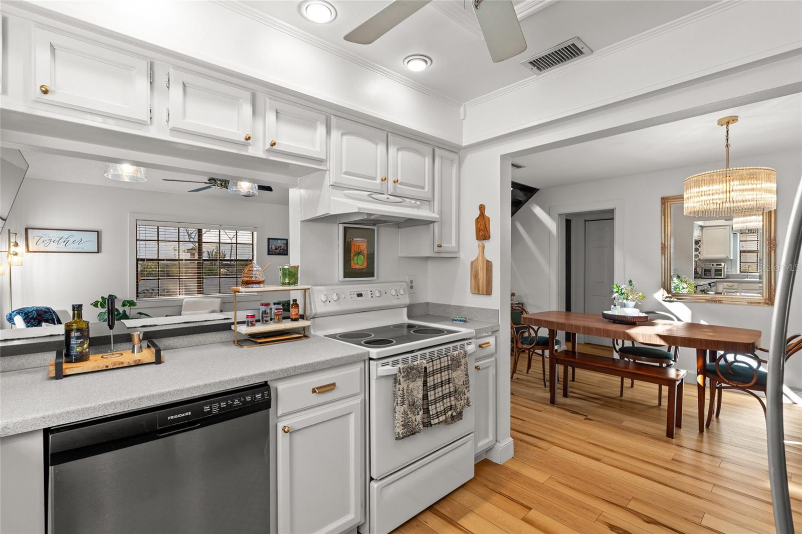 Image 10 of 37 For 5768 Calais Boulevard N 2