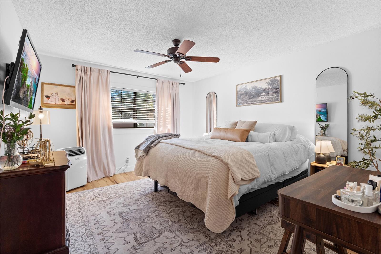 Image 16 of 37 For 5768 Calais Boulevard N 2