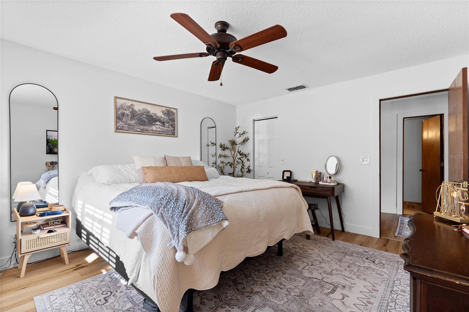 Image 17 of 37 For 5768 Calais Boulevard N 2