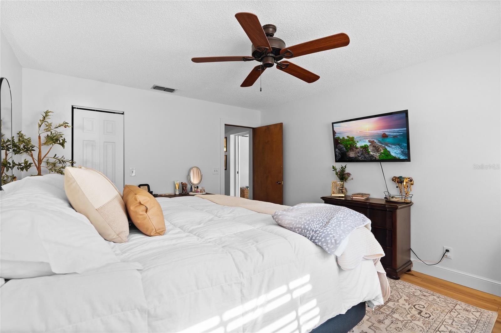 Image 18 of 37 For 5768 Calais Boulevard N 2