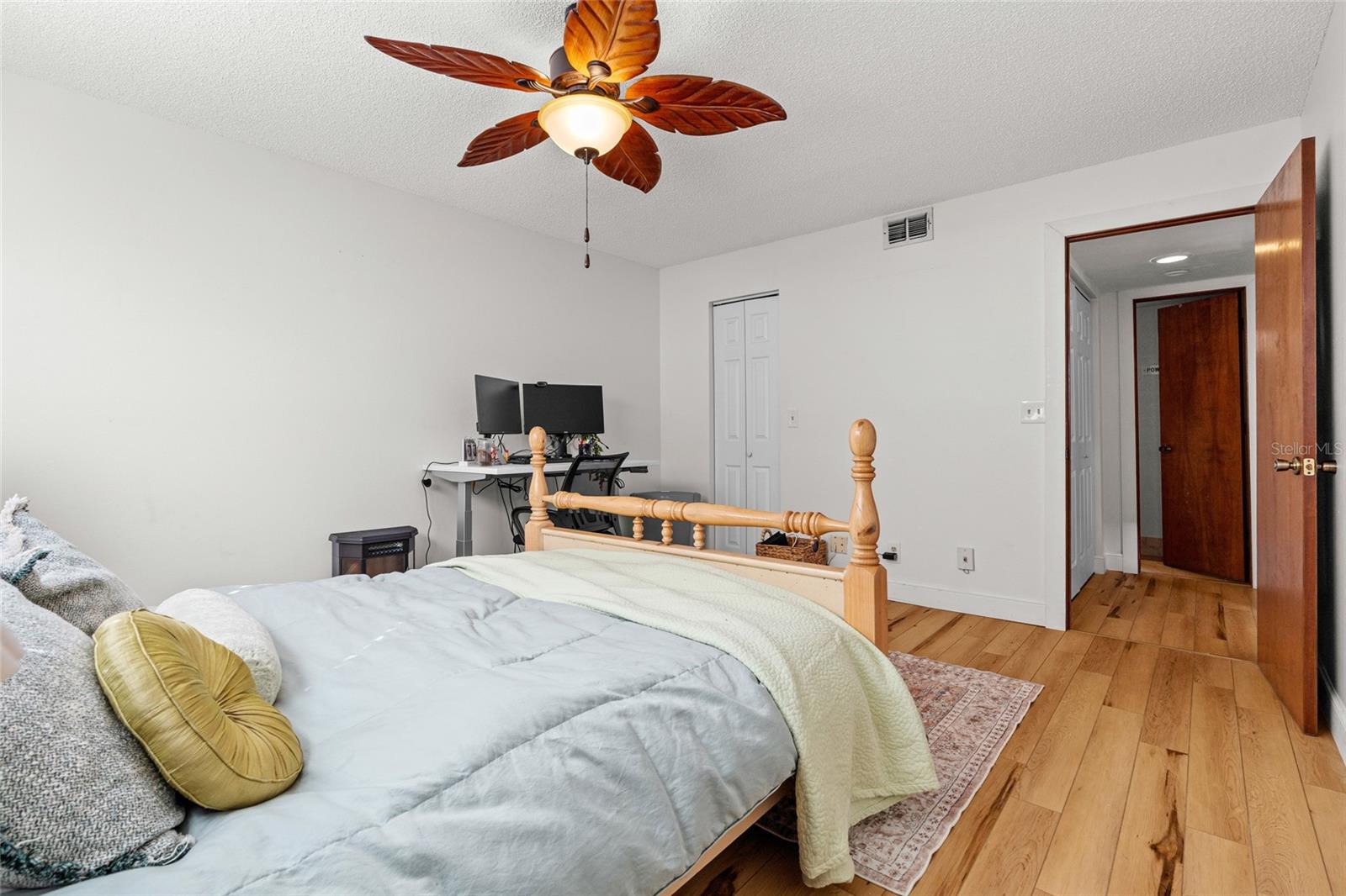 Image 22 of 37 For 5768 Calais Boulevard N 2