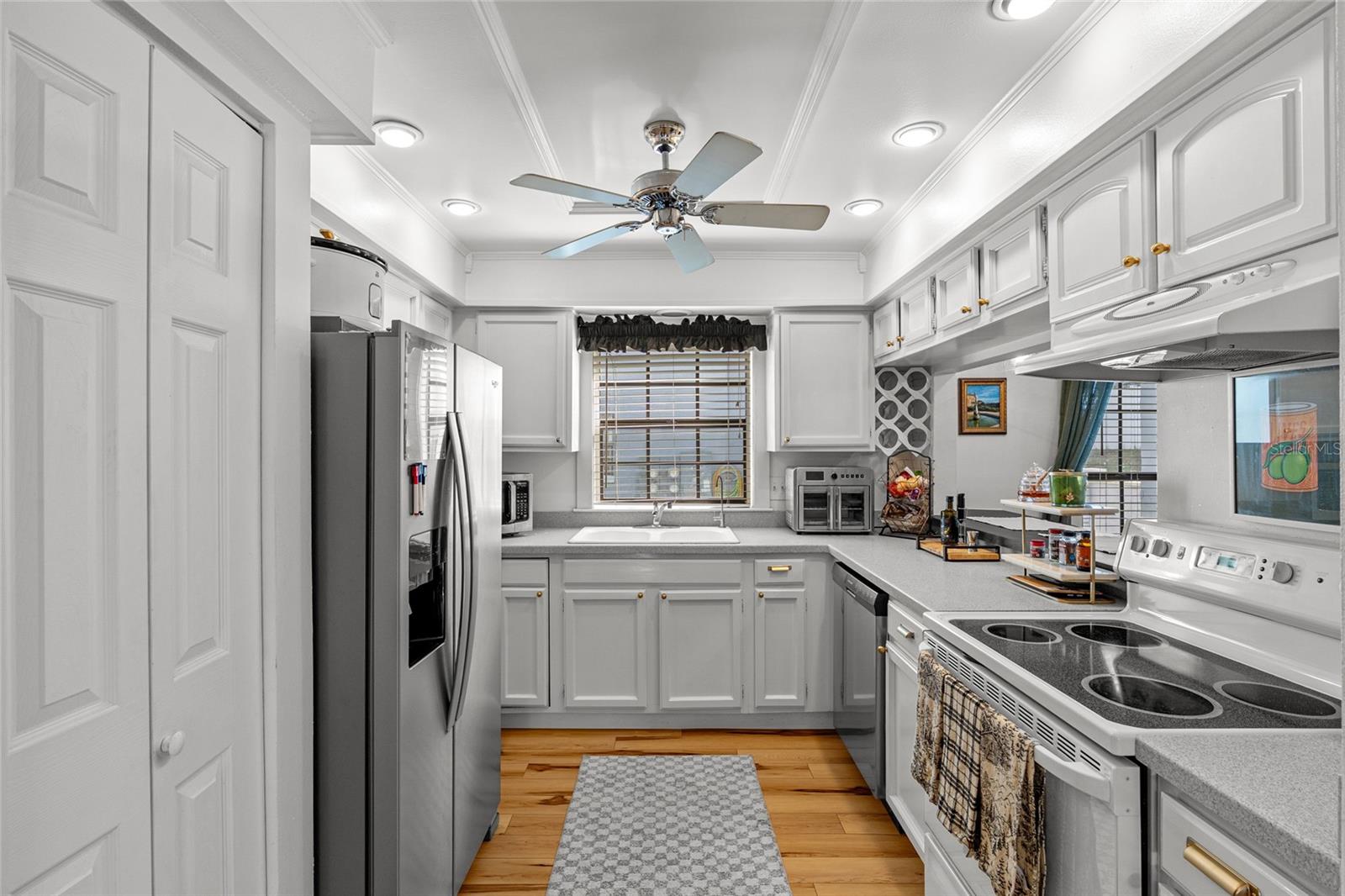 Image 9 of 37 For 5768 Calais Boulevard N 2